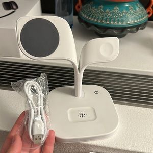 MagSafe charging station